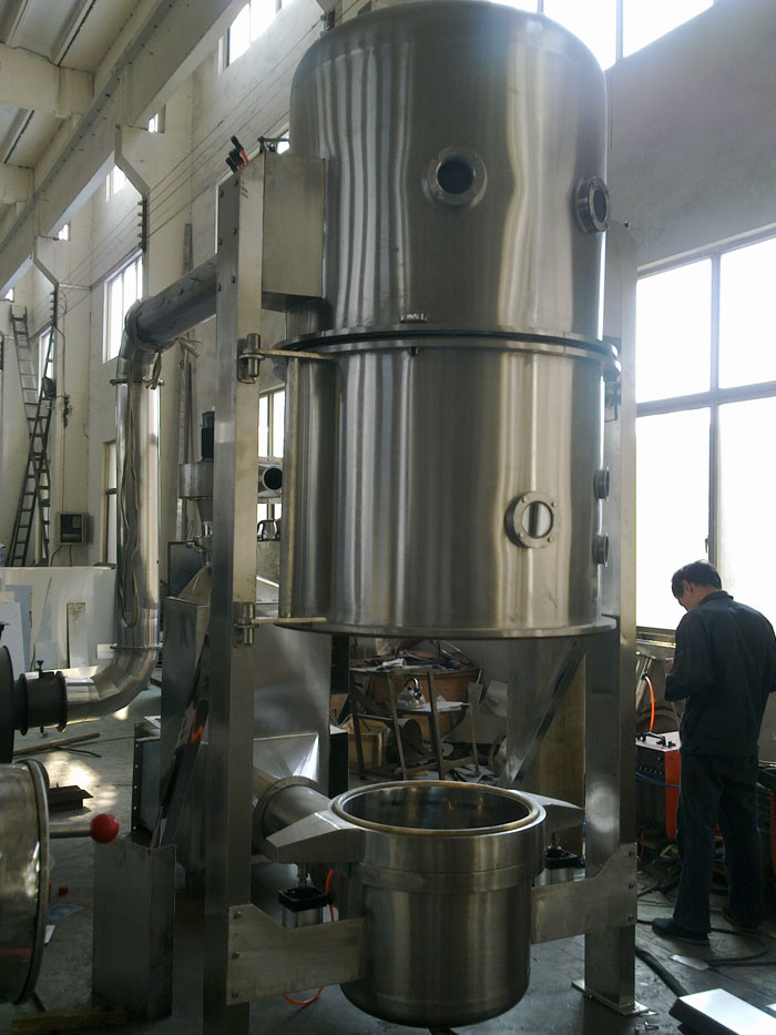 XZB旋轉(zhuǎn)流化床制丸（粒）包衣機調(diào)試中